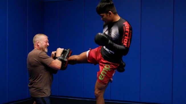 Berlatih di AS, Jagoan MMA Indonesia Jeka Saragih Siap Tempur di Semifinal Road To UFC