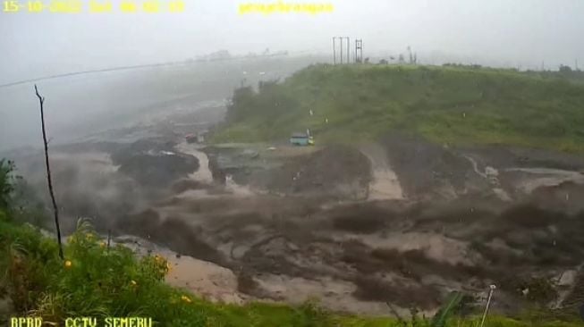 Banjir Lahar Dingin Gunung Semeru Terjang Sungai Curah Kobokan, Jalur Malang-Lumajang Tutup