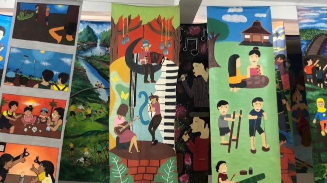 Lukisan canvas yang ditampilkan pada Pameran Nandur Srawung #9 2022, di Taman Budaya Yogyakarta, Minggu (16/10/2022) (Suara.com/Wulan)