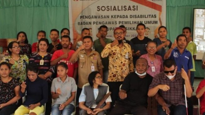 Bawaslu Kabupaten Sikka Ajak Kelompok Difabel Awasi Pemilu