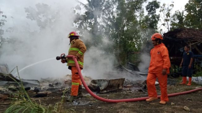 Kabar Jogja Hari Ini: Tiga Warga Bantul Tewas Tenggak Miras Oplosan, 1.500 Ayam Mati Terbakar di Playen