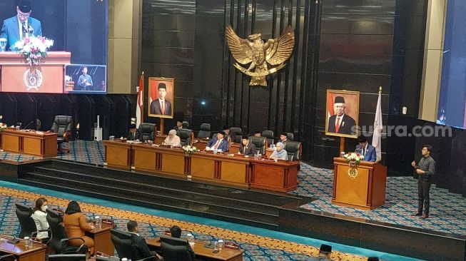 Rapat Paripurna Perdana Sebagai PJ Gubernur DKI Gantikan Anies, Heru Budi Malah Datang Telat