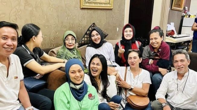 Kehilangan Sosok Emak, Keluarga Bajaj Bajuri Ungkap Belasungkawa Atas Kepergian Nani Wijaya