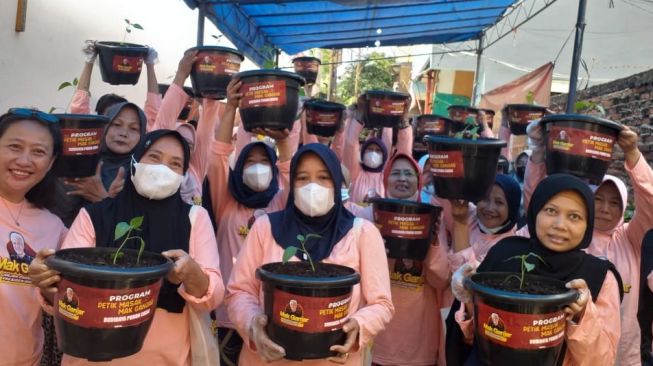 Sikapi Kenaikan Harga Pangan, Puluhan Warga Grogol Dukung Program Petik Masak Dari Relawan Ganjar