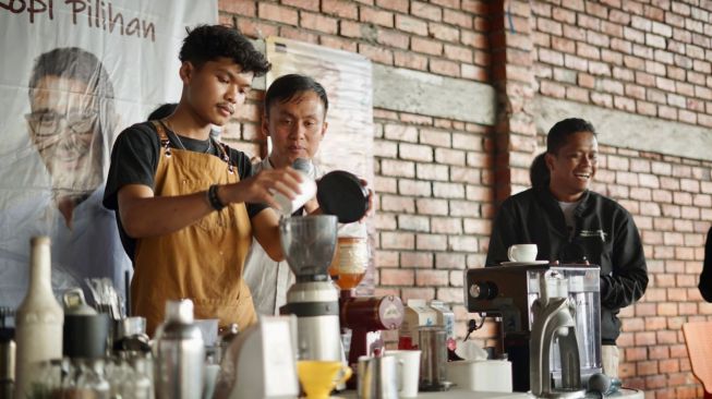 Buka Peluang Usaha Untuk Milenial, Gerbong Pecinta Sandiuno Sukabumi Buka Pelatihan Barista