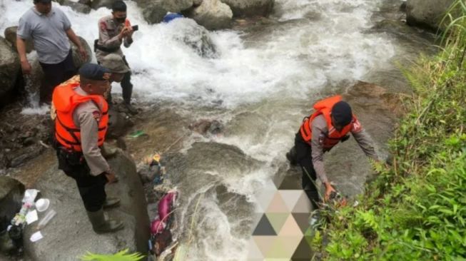 Hanyut di Curug Kembar, Jasad Siswi SMP Ini Akhirnya Ditemukan Setelah 5 Hari Pencarian