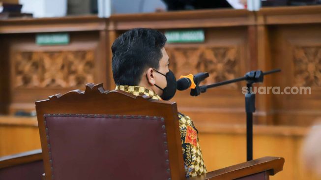 Terdakwa kasus pembunuhan berencana Ferdy Sambo saat mengikuti sidang perdana di Pengadilan Negeri Jakarta Selatan, Senin (17/10/2022). [Suara.com/Alfian Winanto]