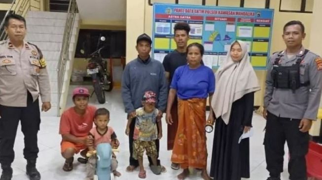 Dua Anak Menangis di Pintu Masuk Sirkuit Mandalika Kehilangan Orangtuanya