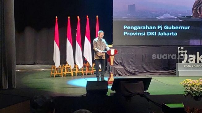 Pj Gubernur DKI Haru Budi Hartono saat mengumpulkan para PNS DKI di Taman Ismail Marzuki, Cikini, Jakarta Pusat, Selasa (18/10/2022). (Suara.com/Fakhri)