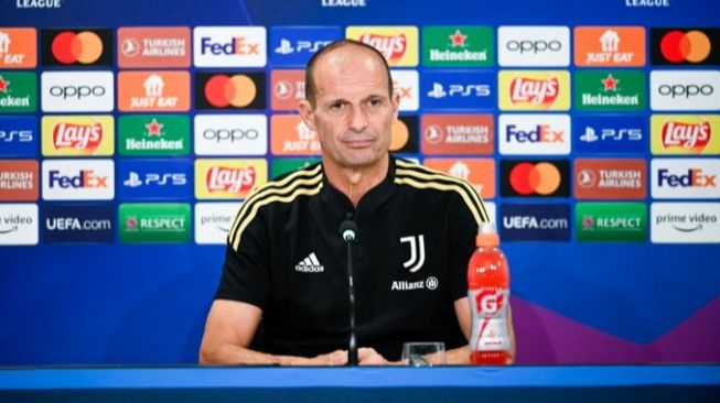 Pelatih Juventus, Massimiliano Allegri memberi keterangan saat jumpa pers. (Twitter/@FaktaSepakbola)