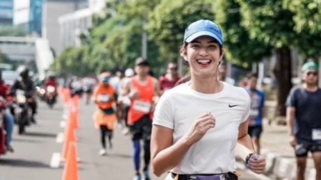 Momen Nia Ramadhani ikut half marathon (Instagram/@ramadhaniabakrie)