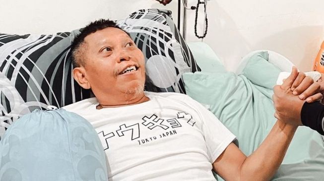 Lagi Proses Pemulihan, Foto Terbaru Tukul Arwana Diungkap Sang Anak: Cepet Sembuh Yah