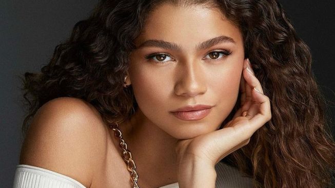 6 Profil Zendaya, Pacar Tom Holland yang Dikaguni Jaehyun NCT