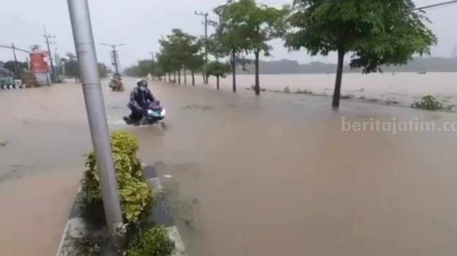 Sepekan ke Depan Cuaca Ekstrem Berpotensi Landa Jatim, Mulai Puting Peliung, Hujan Es sampai Badai