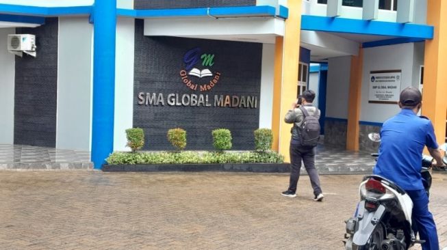 Guru SMA Global Madani Dilaporkan Muridnya ke Polisi, Diduga Lakukan Penganiayaan