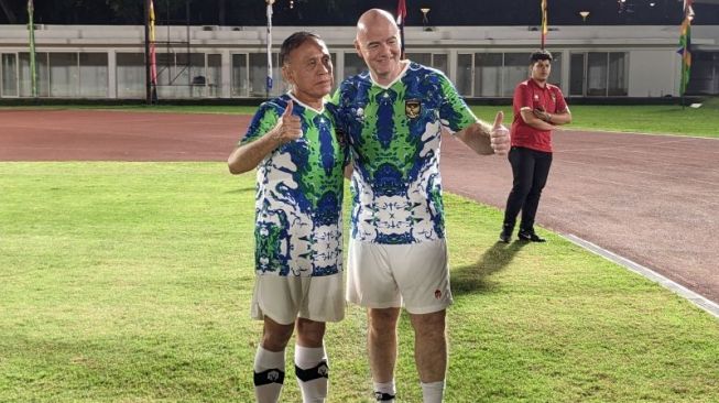 Pakai Jersey dengan Lambang Garuda di Dada, Presiden FIFA Gianni Infantino Cetak Gol di Laga Persahabatan