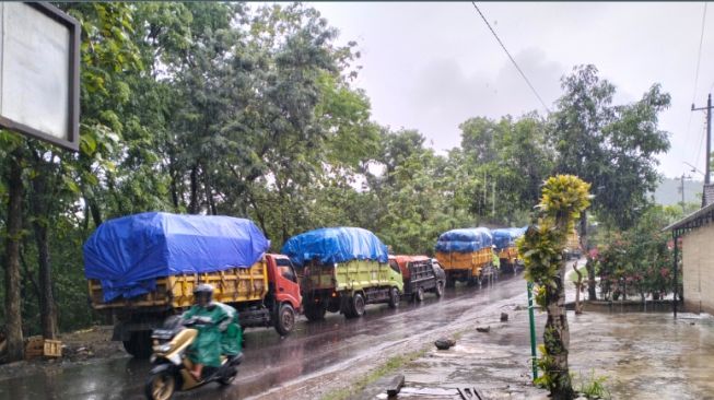 TPST Piyungan Penuh, Truk Pengangkut Sampah Harus Antre 1-2 Jam untuk Bongkar Muatan