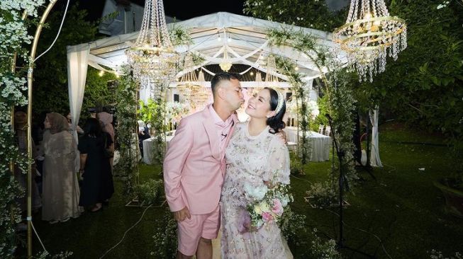 Rayakan Anniversary Pernikahan, Nagita Slavina Tampil Anggun dengan Dress Tulle Harga 'Merakyat'