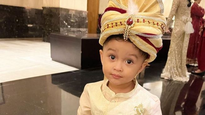 Potret Syukuran Khitanan Anak Adly Fairuz (Instagram/angbeenrishi)