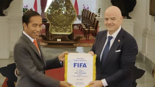 Presiden Jokowi Diundang Khusus Presiden FIFA Hadiri Piala Dunia Qatar