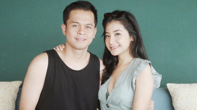 Foto kenangan Rio Alief bersama sang istri, Clerence Cynthia. [Instagram]