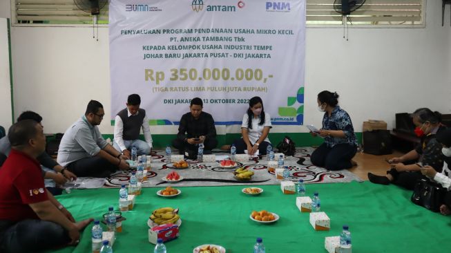 Bersinergi, PNM dan Antam Salurkan Modal Usaha untuk Kelompok Usaha Industri Tempe di Johar Baru