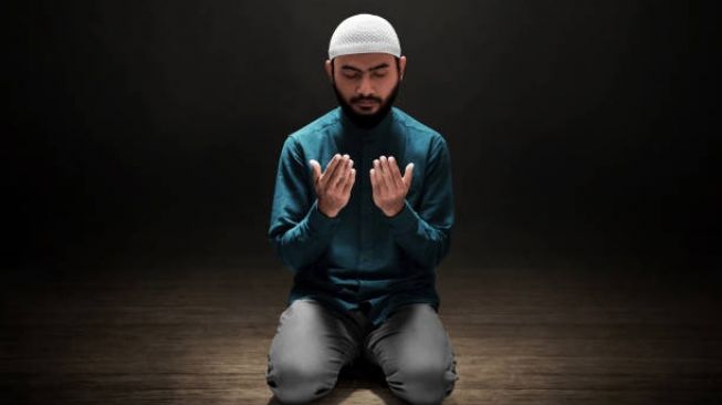 Ilustrasi Berdoa - Doa Sholat Magrib (Pixabay)