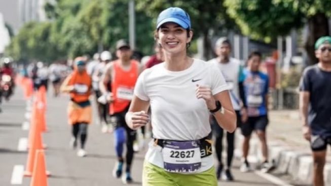 Momen Nia Ramadhani ikut half marathon (Instagram/@ramadhaniabakrie)