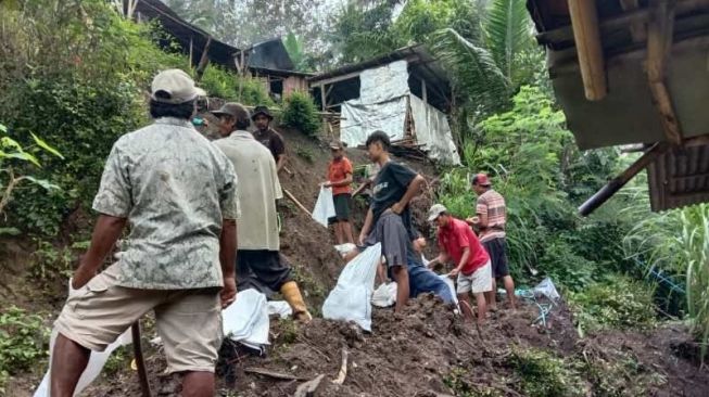 Puluhan Rumah di Karangsambung Kebumen Terancam Rusak Karena Tanah Bergerak