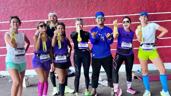 Momen Nia Ramadhani ikut half marathon (Instagram/@ramadhaniabakrie)