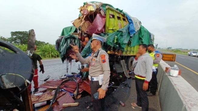 Bus Agra Mas Tabrak Truk di KM 247 Kanci-Pejagan Brebes, Tiga Orang Tewas