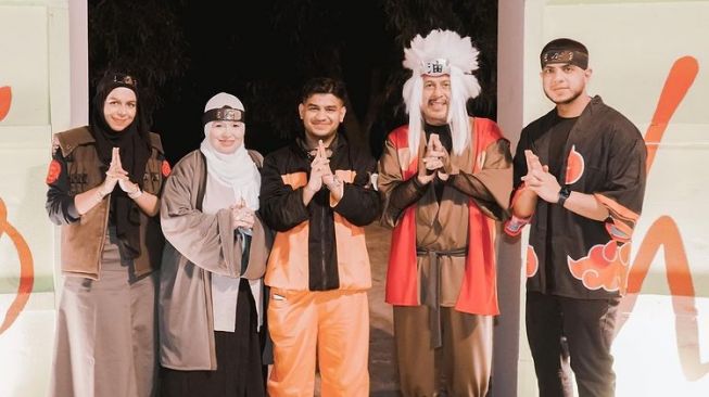 5 Potret Keseruan Ulang Tahun Fadil Jaidi Bertema Naruto, Aksi Pak Muh Cosplay Jadi Jiraiya Curi Perhatian