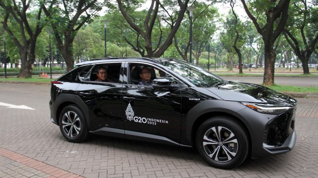 Toyota bZ4X dalam acara Hand Over Ceremony PT Toyota Astra Motor kepada Kemensetneg [PT TAM].