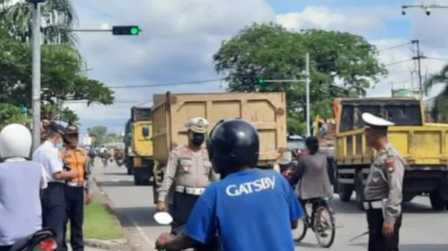 Atasi Kemacetan, Operasional Angkutan Barang di Jembatan Kapuas II Dibatasi