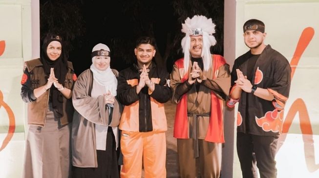 Potret Cosplay Unik di Ultah Fadil Jaidi (Instagram/@fadiljaidi)