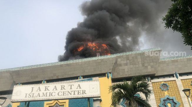 Meski Kubah Masjid Terbakar, Jakarta Islamic Centre Tetap Gelar Salat Jumat Hari Ini