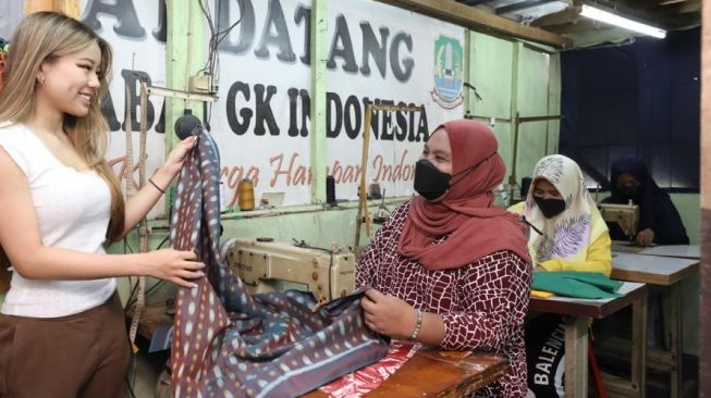 Kampanyekan Gerakan Slow Fashion Sekaligus Berdayakan Pekerja Informal dan UKM untuk Masa Depan yang Berkelanjutan