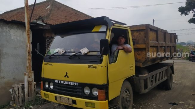 Curhat Sopir Truk Pengangkut Sampah di Balik Akses Buruk TPA Sarimukti: Gak Sempat Pulang ke Rumah