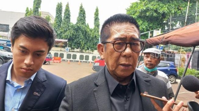 Henry Yosodiningrat, pengacara Hendra Kurniawan. (Suara.com/Rakha)