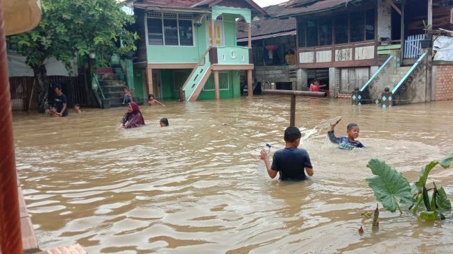 Sungai Abab Talang Pipa Meluap, Ratusan Rumah Warga Terendam Banjir