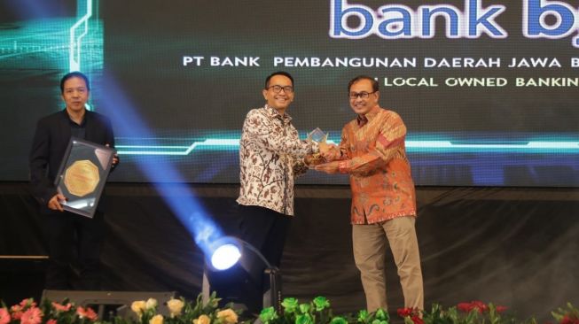 Hadirkan Inovasi, Bank BJB Raih Best Digital Leadership in Local Owned Banking 2022