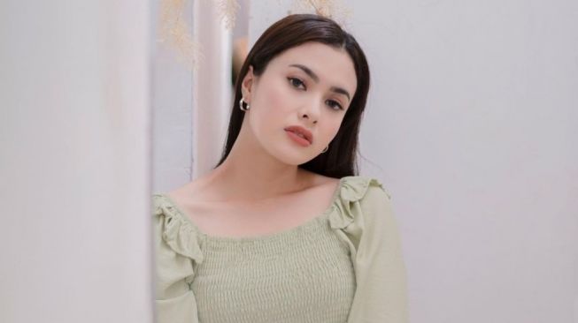 Profil dan Potret Mitha Hardiyanti, Model yang Istri Pebulutangkis Shesar Hiren Rhustavito