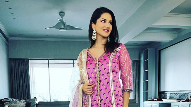 Seleb Bollywood yang Lahir di Luar India (Instagram/@sunnyleone)