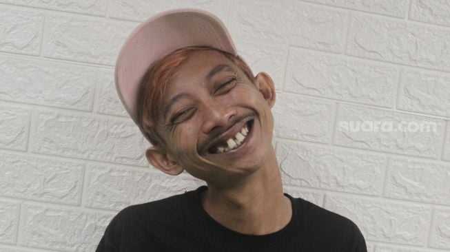Cuma Yono Bakrie yang Santai Telanjang Demi Adegan Pesugihan