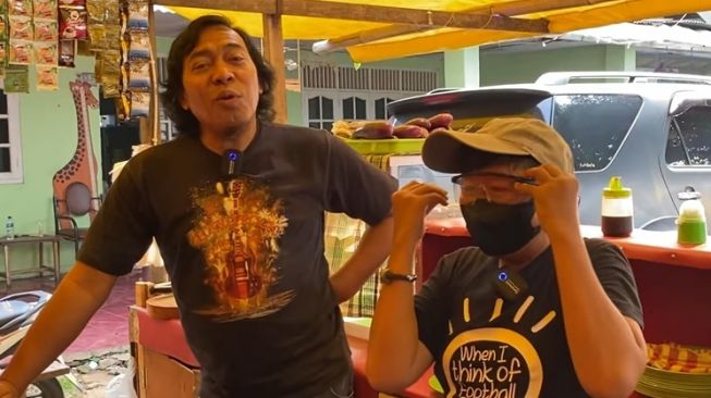 Momen Adul Jualan Pecel Lele (YouTube Komeng Info)