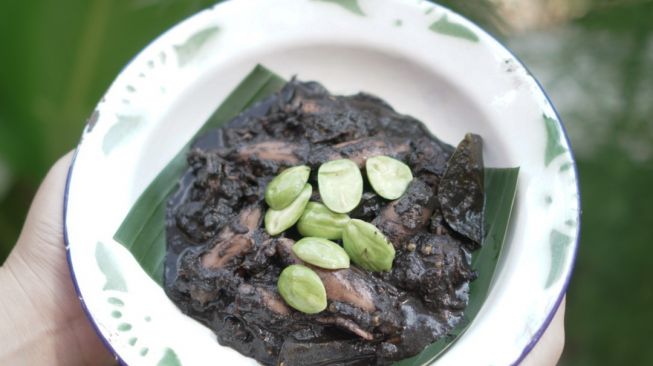 Bikin Nagih, Nikmatnya Sego Sambel Cumi Hitam Hidangan Khas Kota Madiun