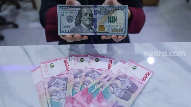 Rupiah Masih Lemah Tak Berdaya Melawan Dolar AS di Awal Pekan Ini