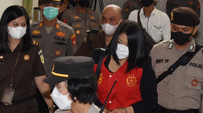 Terdakwa Putri Candrawathi tiba untuk menjalani sidang lanjutan kasus pembunuhan berencana terhadap Brigadir Nopriansyah Yosua Hutabarat di Pengadilan Negeri Jakarta Selatan, Jakarta, Kamis (20/10/2022). [ANTARA FOTO/Indrianto Eko Suwarso/rwa].