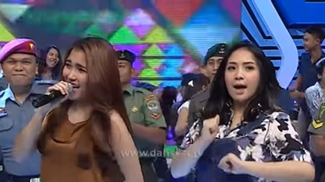 Artis yang Dikabarkan Musuhan sama Ayu Ting Ting (YouTube/dahSyat)