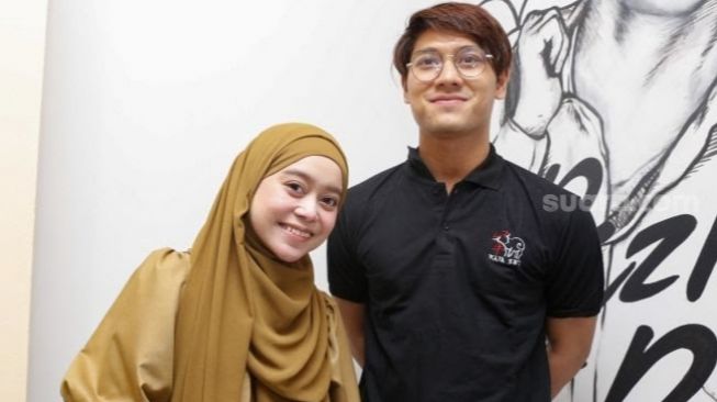 Lesti Kejora dan Rizky Billar. [Suara.com/Alfian Winanto]